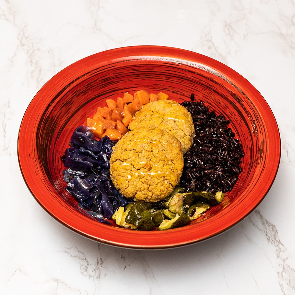 Hamburgerini di ceci, limone e zenzero con zucchine, carotine e cavolo viola